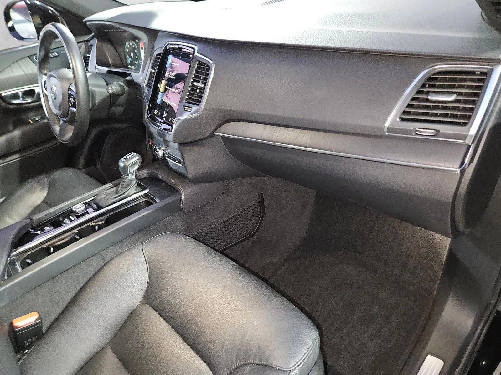 2020 Volvo XC90 T6 AWD Momentum 6 Passenger