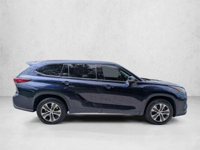 2022 Toyota Highlander Hybrid XLE FWD (Natl)