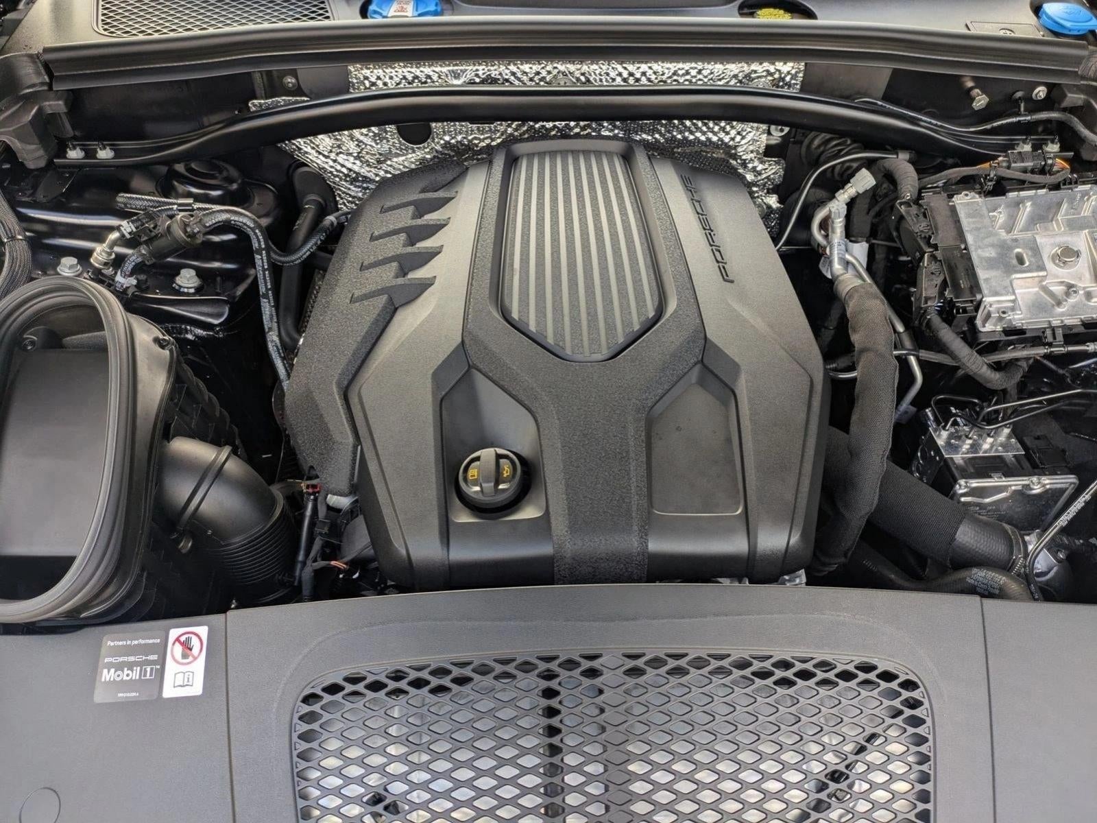 2025 Porsche Macan AWD