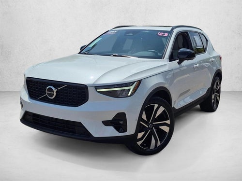 2023 Volvo XC40 B5 AWD Plus Dark Theme