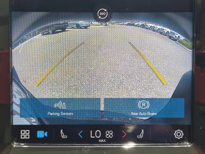 2023 Volvo XC40 B5 AWD Plus Dark Theme