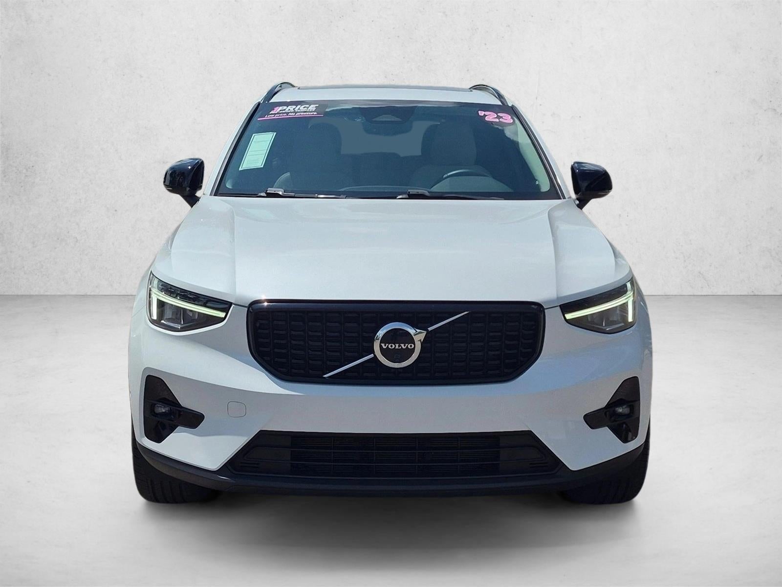 2023 Volvo XC40 B5 AWD Plus Dark Theme