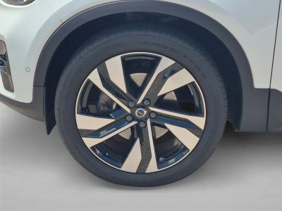 2023 Volvo XC40 B5 AWD Plus Dark Theme