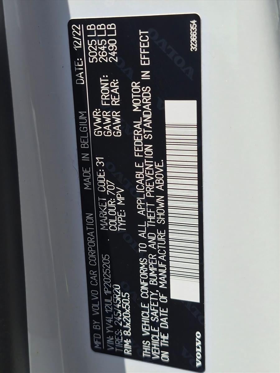 2023 Volvo XC40 B5 AWD Plus Dark Theme