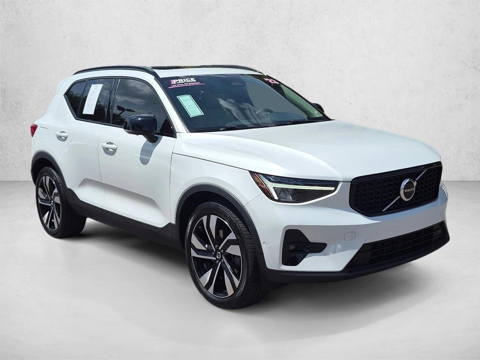 2023 Volvo XC40 B5 AWD Plus Dark Theme