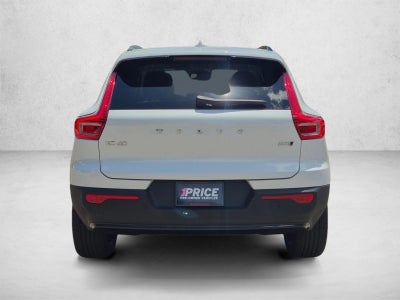 2023 Volvo XC40 B5 AWD Plus Dark Theme