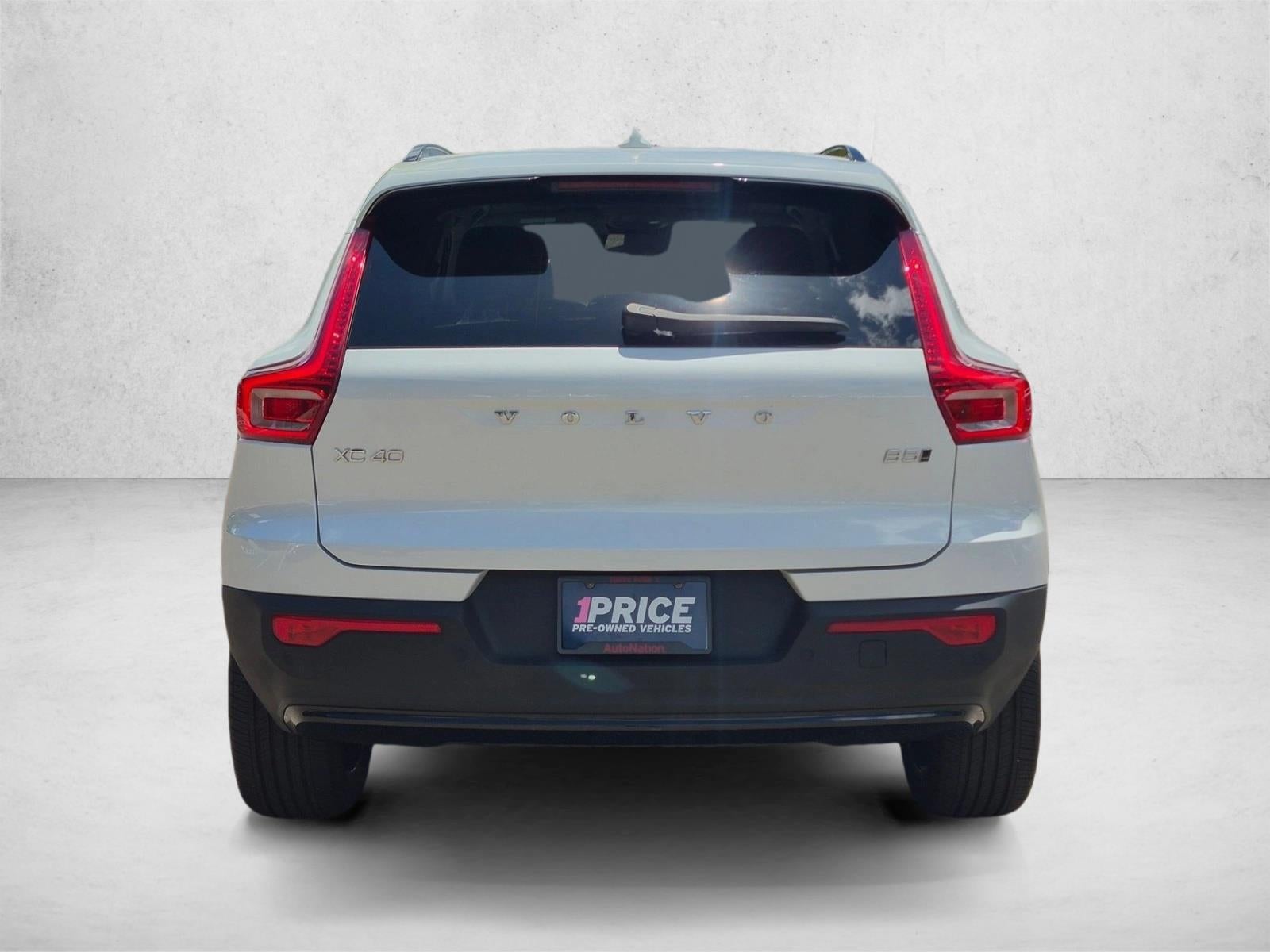 2023 Volvo XC40 B5 AWD Plus Dark Theme