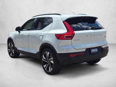 2023 Volvo XC40 B5 AWD Plus Dark Theme