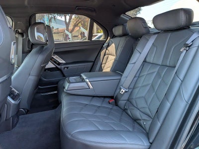 2024 BMW 740i xDrive Sedan