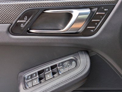 2025 Porsche Macan AWD