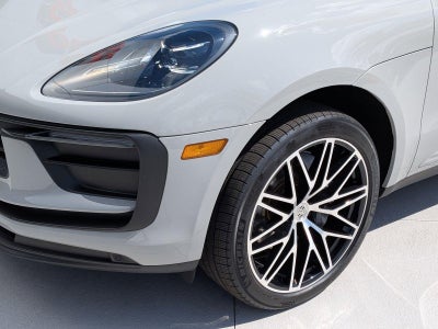 2025 Porsche Macan AWD