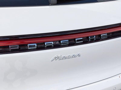 2025 Porsche Macan AWD
