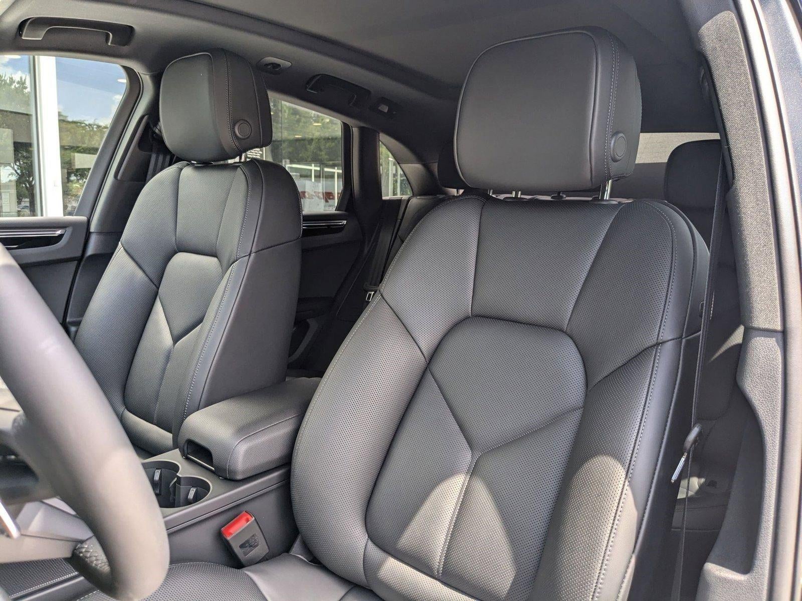 2025 Porsche Macan AWD