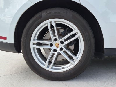 2023 Porsche Macan AWD